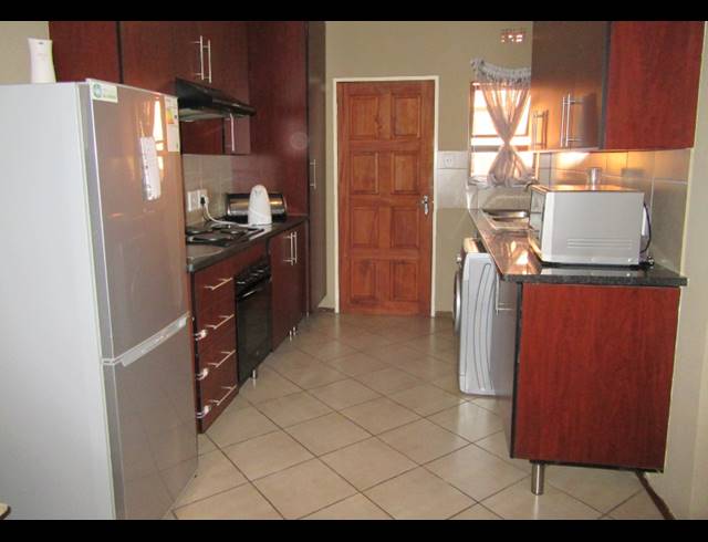2 BEDROOM TOWNHOUSE FOR SALE IN ALBERTSDAL